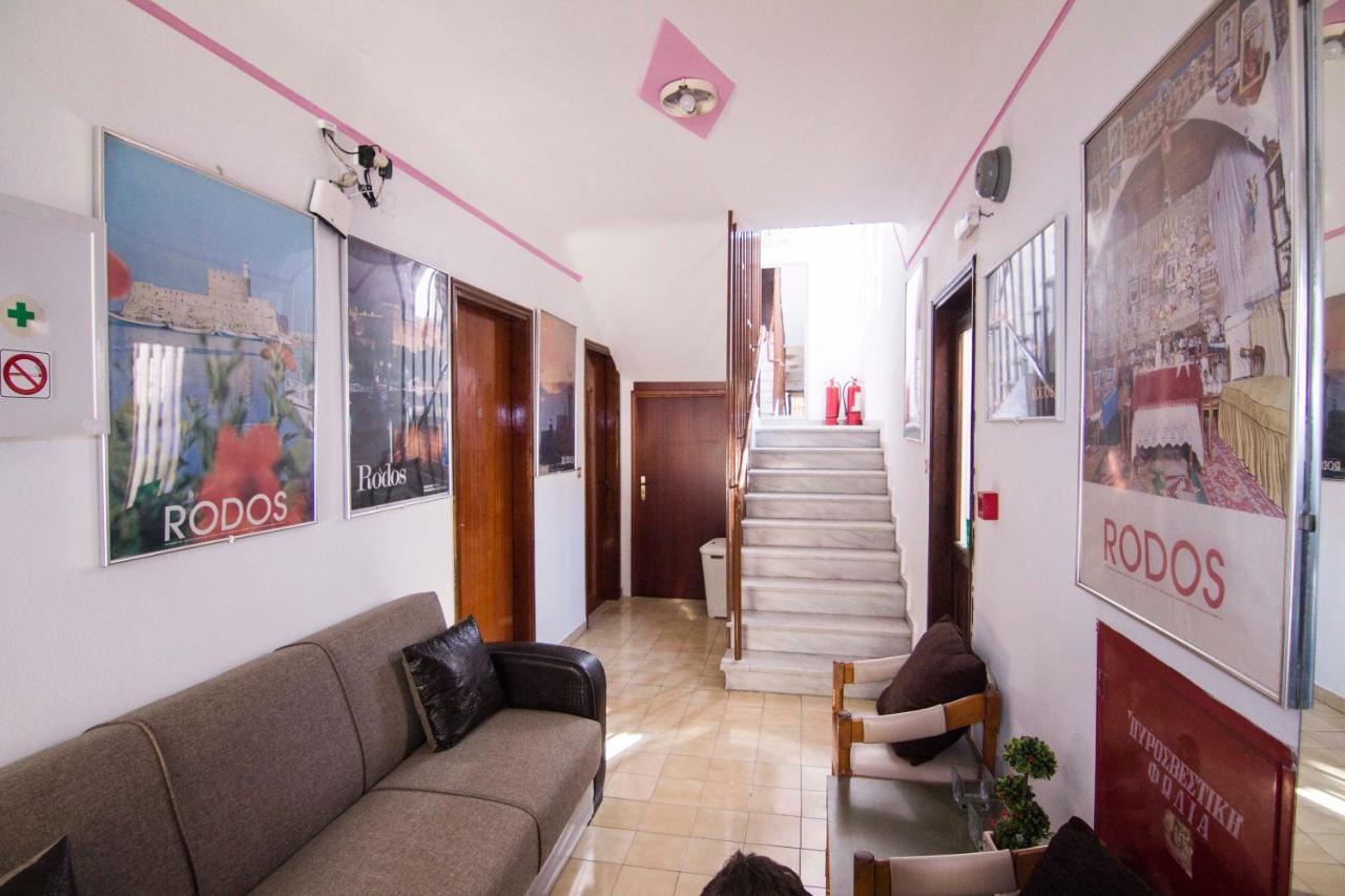 Nitsas Studio'S Kremastí Esterno foto